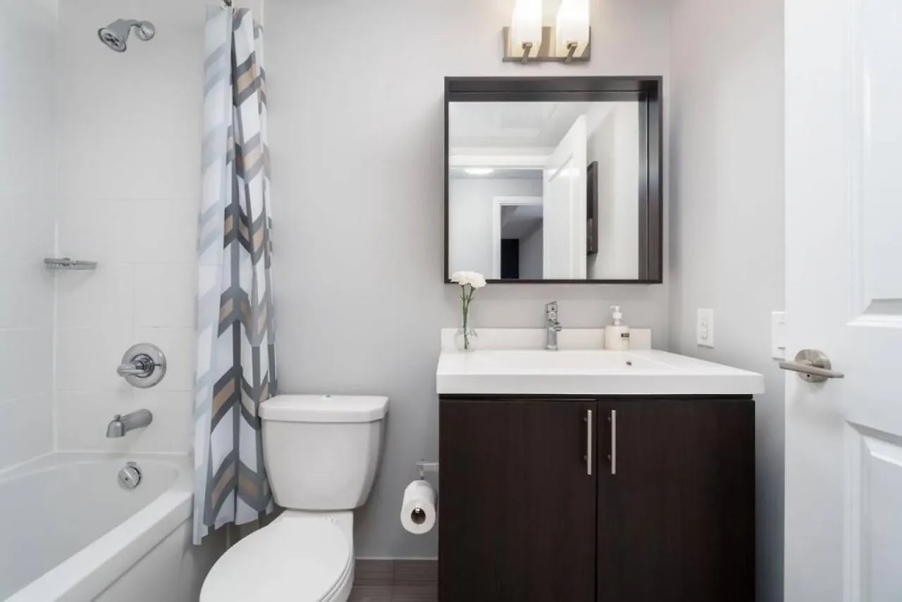 Modern Condo 1 Bd 1Ba With A Sofabed Downtown Toronto Ferienhaus
