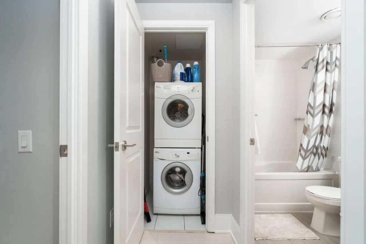 Ferienhaus Modern Condo 1 Bd 1Ba With A Sofabed Downtown Toronto